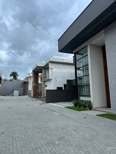 casa alto padrão em condominio em Joinville