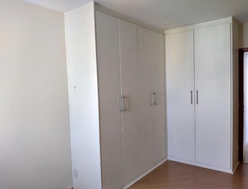 Dormitório 3 - suíte com armários planejados branco