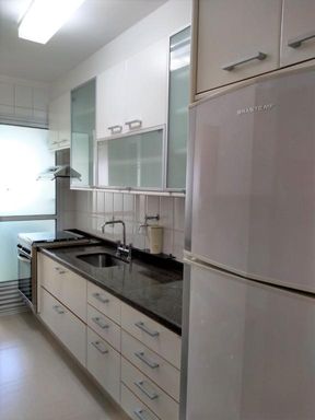 Cozinha com armários planejados