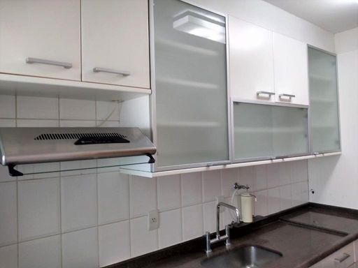 Cozinha com pia de granito