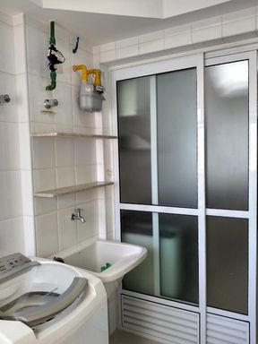 Lavanderia com porta de correr