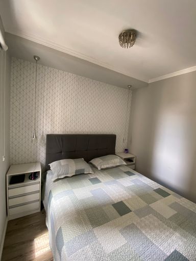 Quarto Principal: mesas de cabeceira inclusas