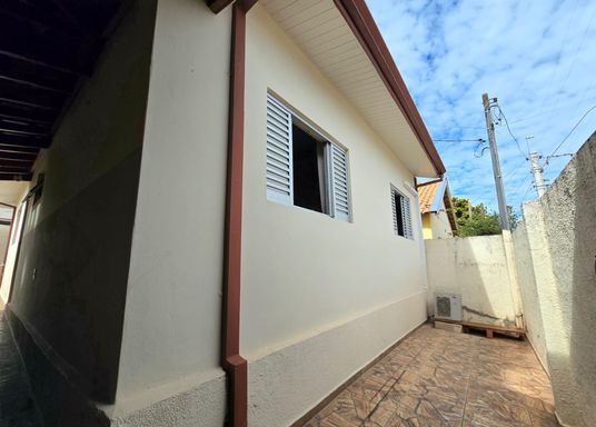 Fachada (Terreno do tipo aclive, com vista para cidade)