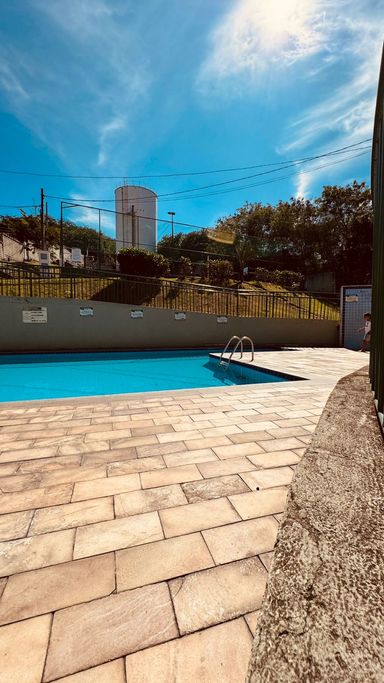 Piscina de outro ângulo