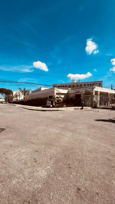 Visão geral da fachada do prédio.