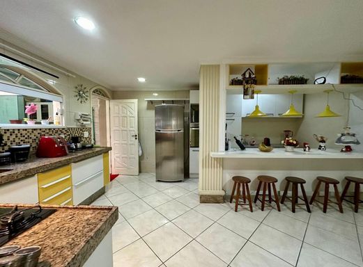 Cozinha integrada com a copa 1º piso outro ângulo