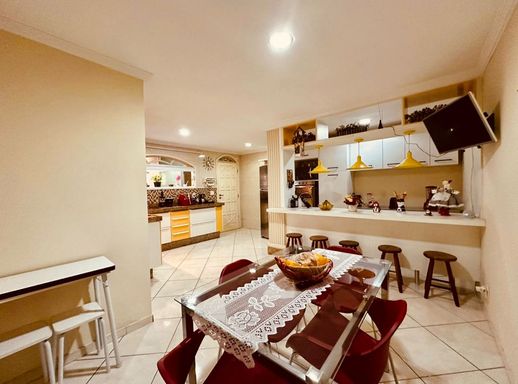 Cozinha integrada com a copa 1º piso outro ângulo