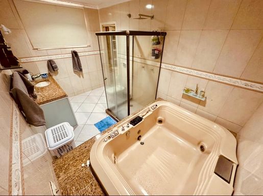Suíte com Hidromasagem 2º piso em outro ângulo