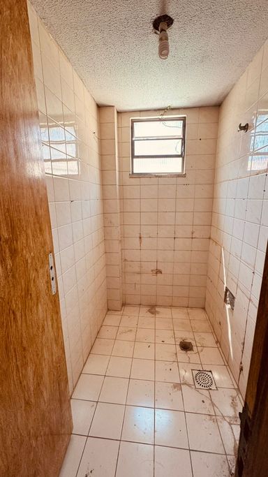 BANHEIRO PRECISANDO RFORMA N 1º PISO