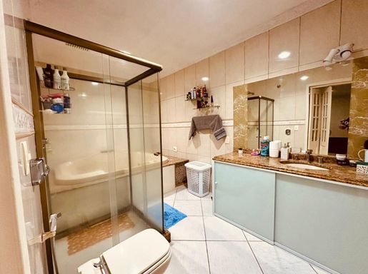 Suíte com Hidromasagem 2º piso em outro ângulo