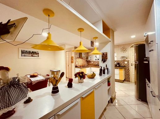 Cozinha integrada com a copa 1º piso outro ângulo