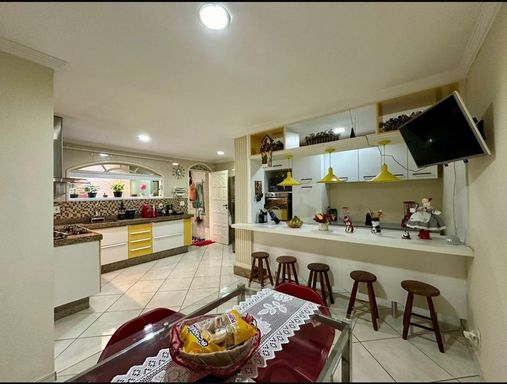 Cozinha integrada com a copa 1º piso outro ângulo