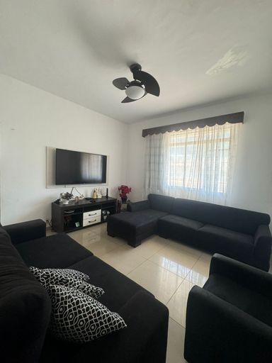 Sala de Estar , ampla arejada e com iluminação natural.