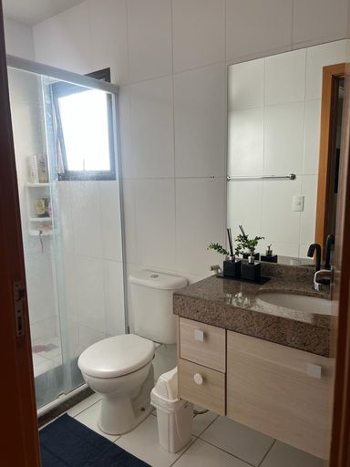 BANHEIRO DA SUITE COM ARMARIO