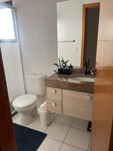 ARMARIO DA PIA DO BANHEIRO DA SUITE