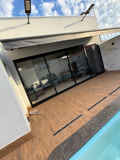 VIDRO QUE SEPARA O FUNCO DA CASA