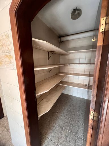 Cozinha com dispensa