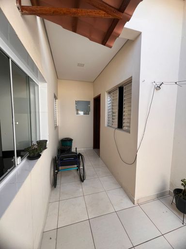Corredor e acesso a Edícula