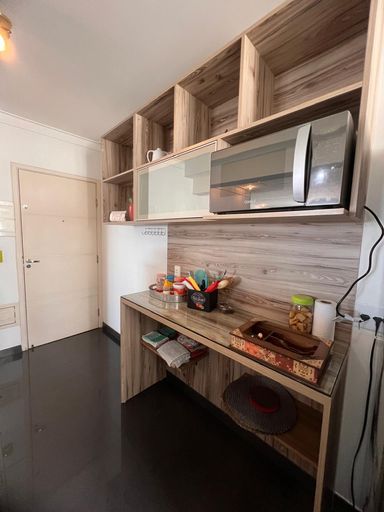 Apartamento com duas saídas: social e serviços
