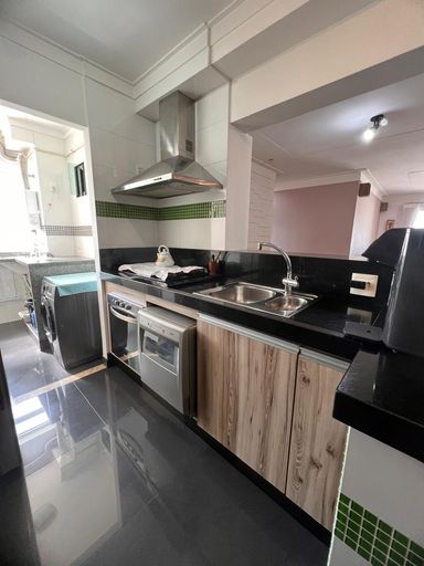 Cozinha equipada e com planejados