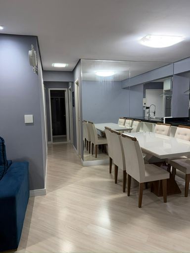 Vista da sala de estar e corredor