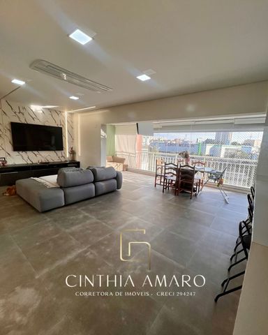Apartamento de 151 m2. Sala ampla e integrada.