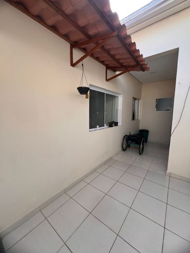 Corredor e acesso a Edícula