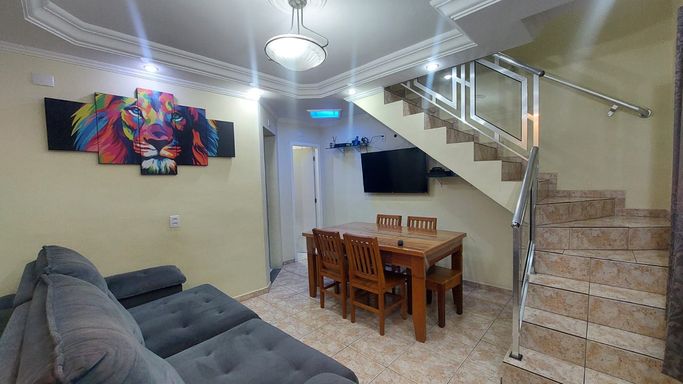 Sala com direto alto