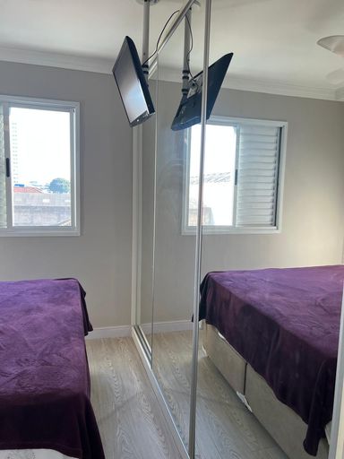 Dormitório com armários