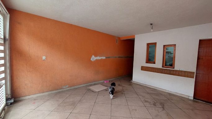 Garagem para 2 carros grandes.