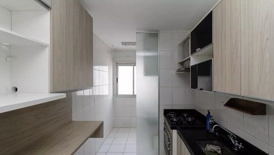 Visão geral cozinha espaçosa