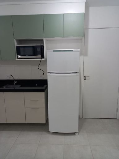 Cozinha com geladeira