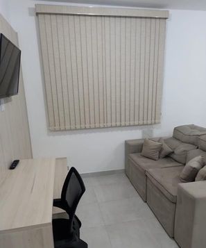 Sala com sofá e Tv