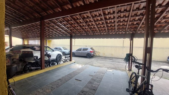 Garagem coberta para 2 carros