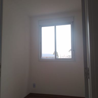 Dormitório com persianas blackout