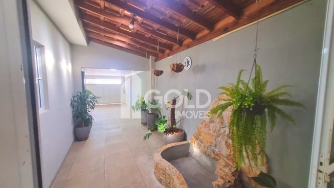 Acesso para garagem , com uma fonte
