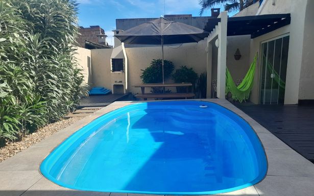 piscina e churrasqueira