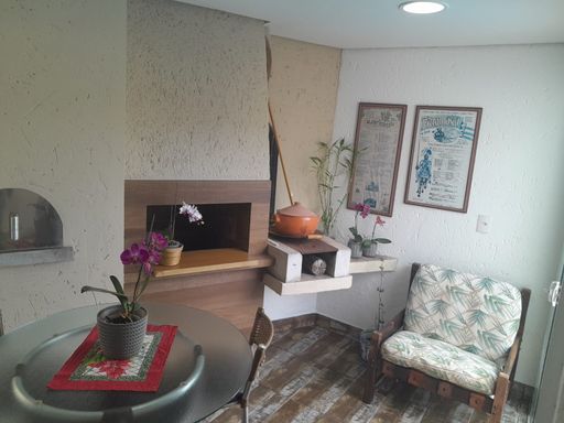 sala com lareira