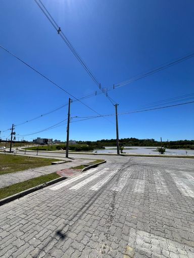 LAGO FICA A 40 METROS DO TERRENO