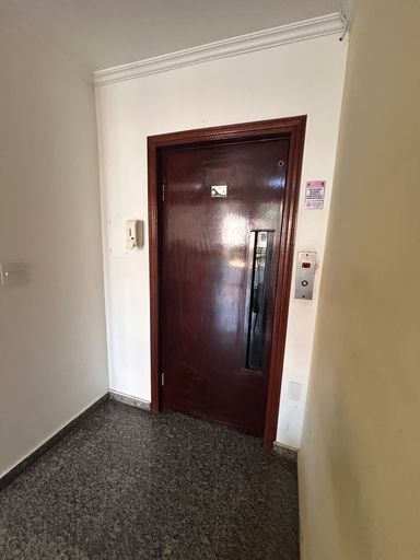 Elevador - possui 1 social e 1 de serviço