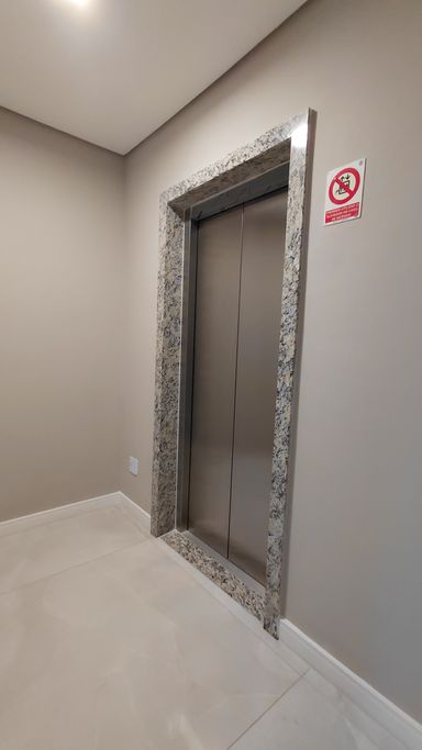 elevador privativo na sala