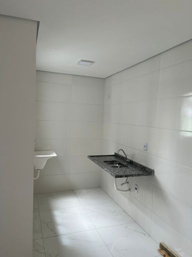 Detalhe da área de serviço integrada com a cozinha