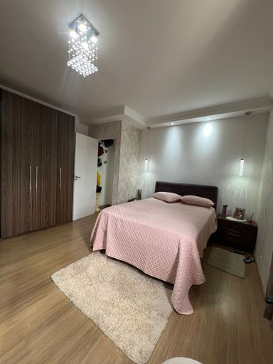 Imagine viver no endereço mais exclusivo de Sorocaba...
Um lugar onde o conforto, o luxo e a tranquilidade se encontram em perfeita harmonia.

✨ Apresentamos o melhor imóvel premium de Sorocaba.

🏡 São 5 dormitórios espaçosos, cuidadosamente planejados para oferecer privacidade e sofisticação em cada detalhe.
🛁 5 banheiros com acabamentos de alto padrão, que transformam o simples ato de se arrumar em uma experiência de bem-estar.
🚗 5 vagas de garagem, amplas e seguras, pensadas para quem valoriza praticidade e exclusividade.

🌿 Duas varandas — uma técnica e outra de jardim — conectam o interior com a natureza, proporcionando momentos únicos de contemplação e relaxamento.
🌇 E a vista... uma vista panorâmica deslumbrante da cidade de Sorocaba, de tirar o fôlego a qualquer hora do dia.

🛡️ Em um bairro com ronda e segurança constante, onde a vizinhança é calma e acolhedora, você encontra o refúgio perfeito para viver o extraordinário.

💎 Este não é apenas um imóvel.
É um símbolo de status, conforto e elegância.
É o lar que você e sua família merecem.

📍 Sorocaba, o cenário perfeito para o seu novo capítulo.