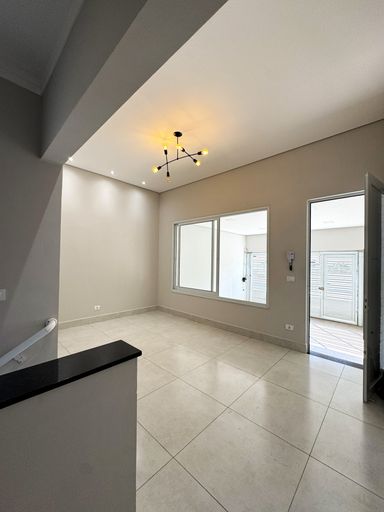 sala de estar e acesso à cozinha, area gourmet, lavanderia, quarto de despejo, banheiro social 2, quintal