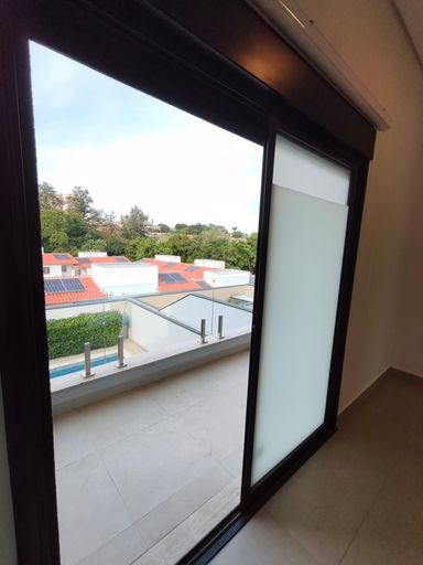 Acesso à varanda da 3ª suíte, no piso superior