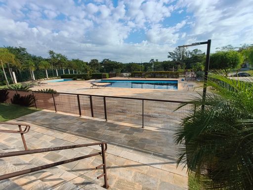Vista da piscina adulto