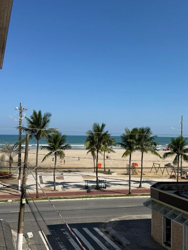 Vista do mar da janela da sala.