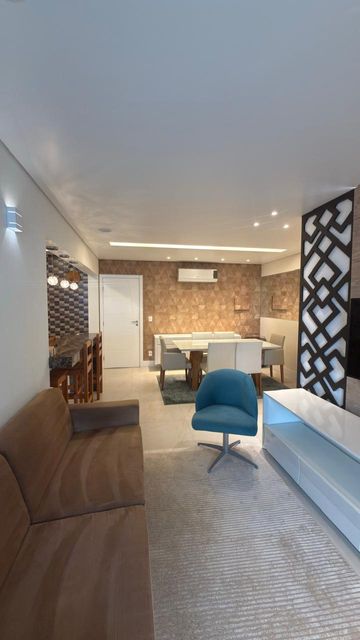 Sala ampla de 2 ambientes.