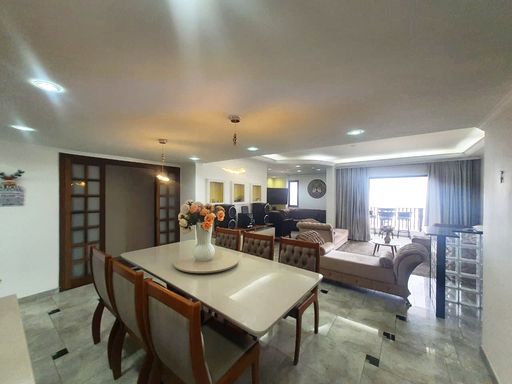 Sala espaçosa para 3 ambientes