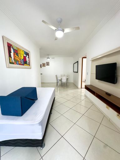 Sala ampla e bem iluminado de 2 ambientes.